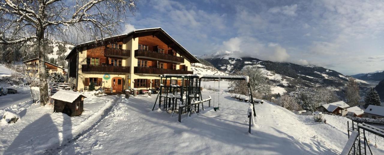 Familien Und Wanderhotel Clarezia Breil/Brigels Exterior photo